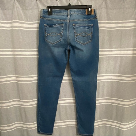 ABERCROMBIE & FITCH / Medium Washed Mid Rise Skinny Jeans Size 10R / 30W 29L - Picture 2 of 8